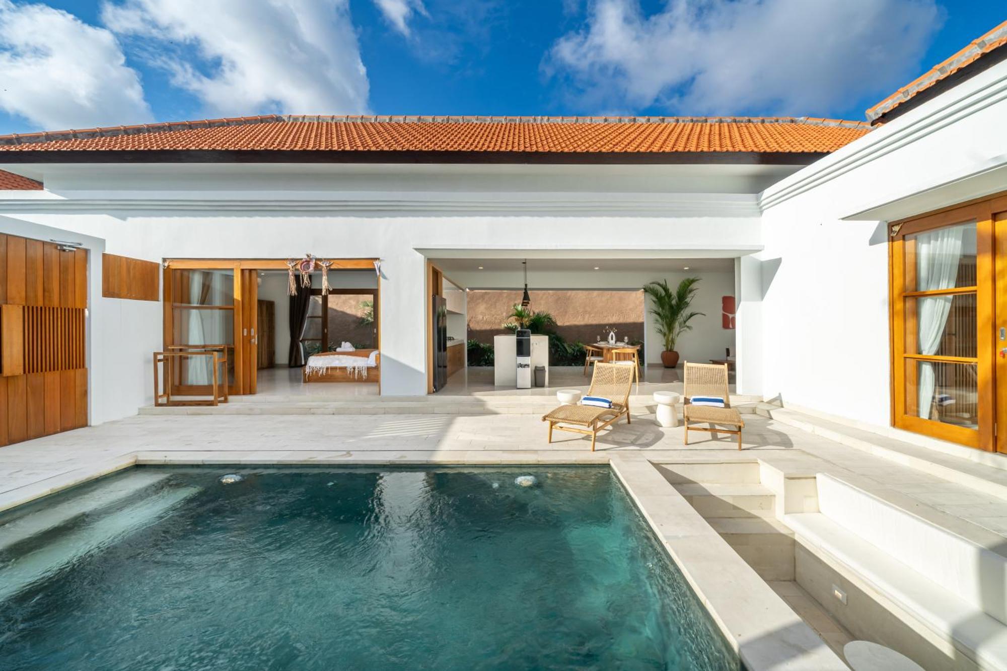 Special Offer! Elegant 2-Bedroom Villa With Large Pool In Canggu! Exterior photo